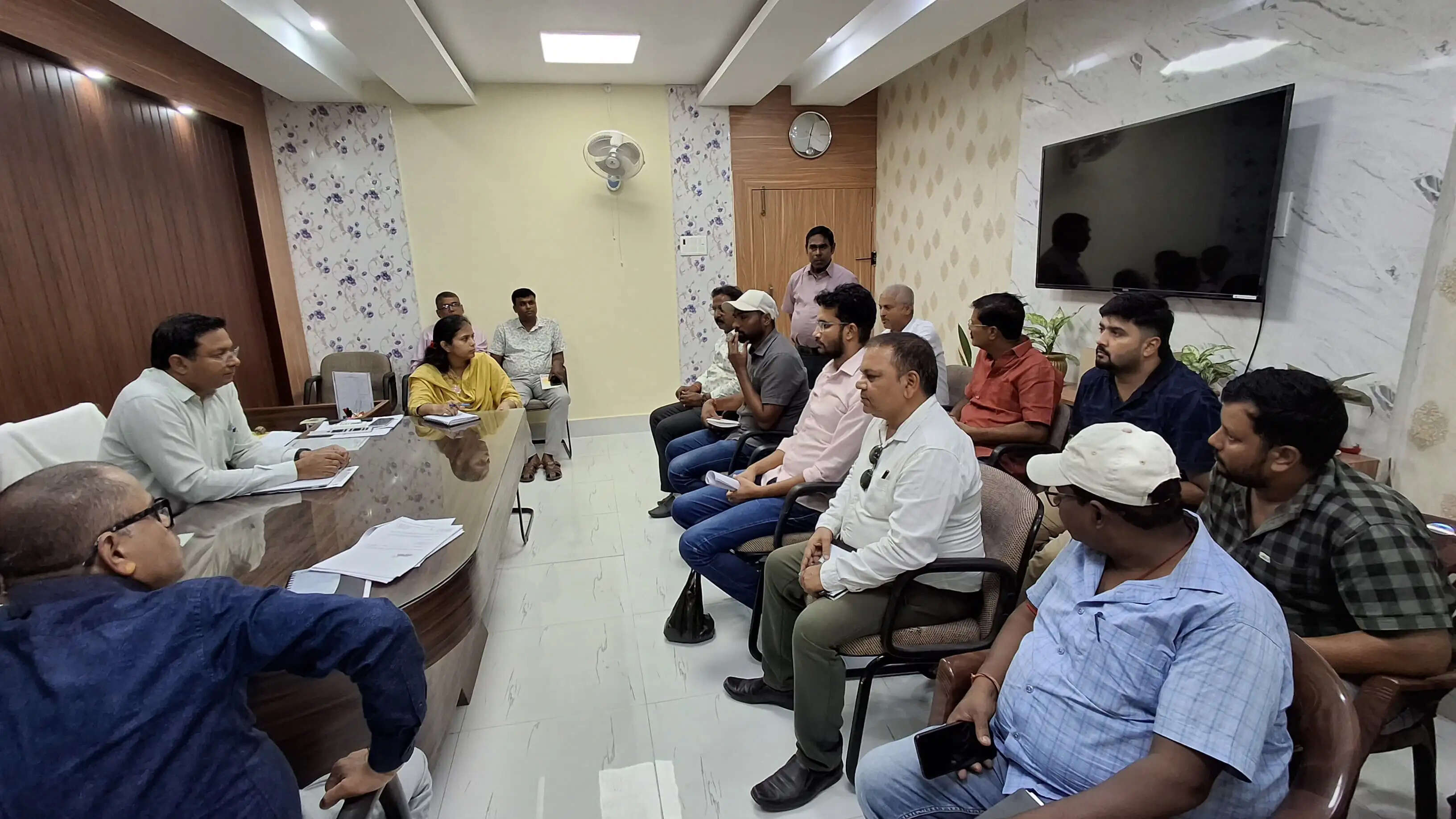 सुपौल की पांच प्लास्टिक वेस्ट मैनेजमेंट यूनिट से मिलेगा सड़क निर्माण को कच्चा माल, बिटुमिन में होगा प्लास्टिक कचरे का उपयोग