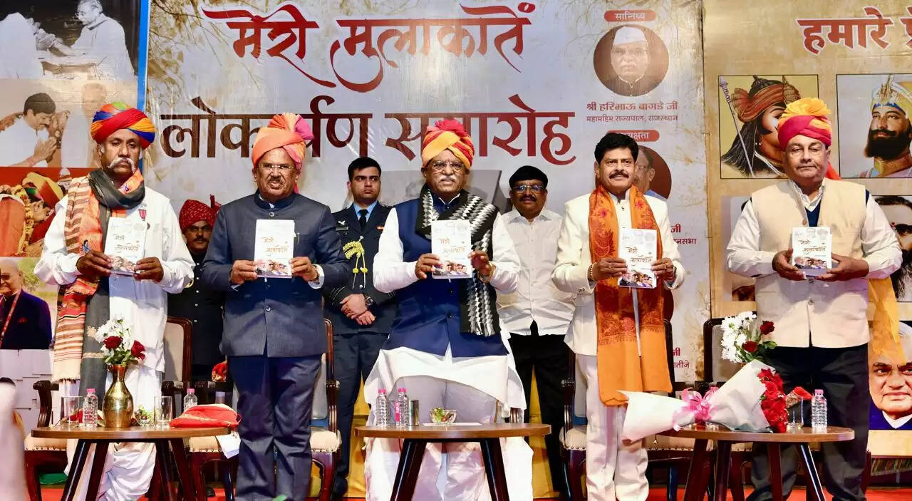 विधायक और वरिष्ठ पत्रकार गोपाल शर्मा की पुस्तक का विमोचन