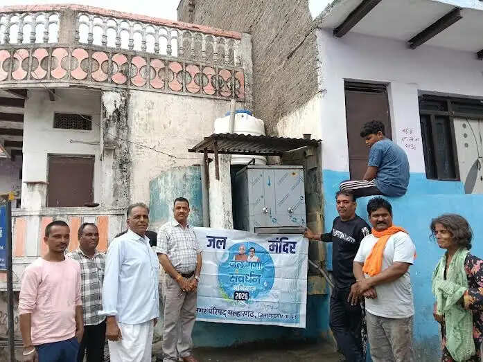 मंदसौरः जल गंगा संवर्धन अभियान अंतर्गत वाटर कूलर एवं पानी टंकी की साफ-सफाई की