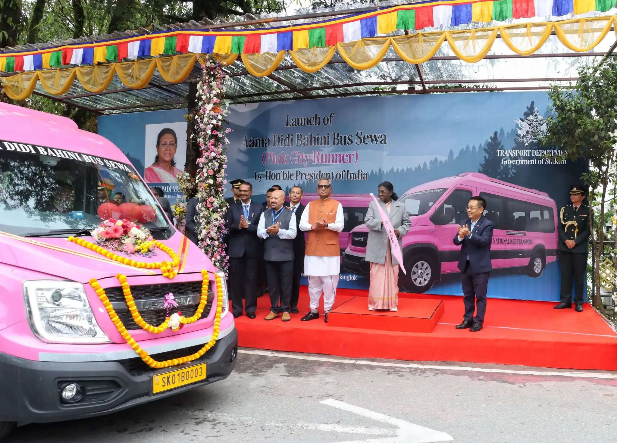 राष्ट्रपति ने गंगटोक में पिंक सिटी रनर बसों का किया शुभारंभ, यात्रियों को नियमित किराए का केवल आधा भुगतान करना होगा