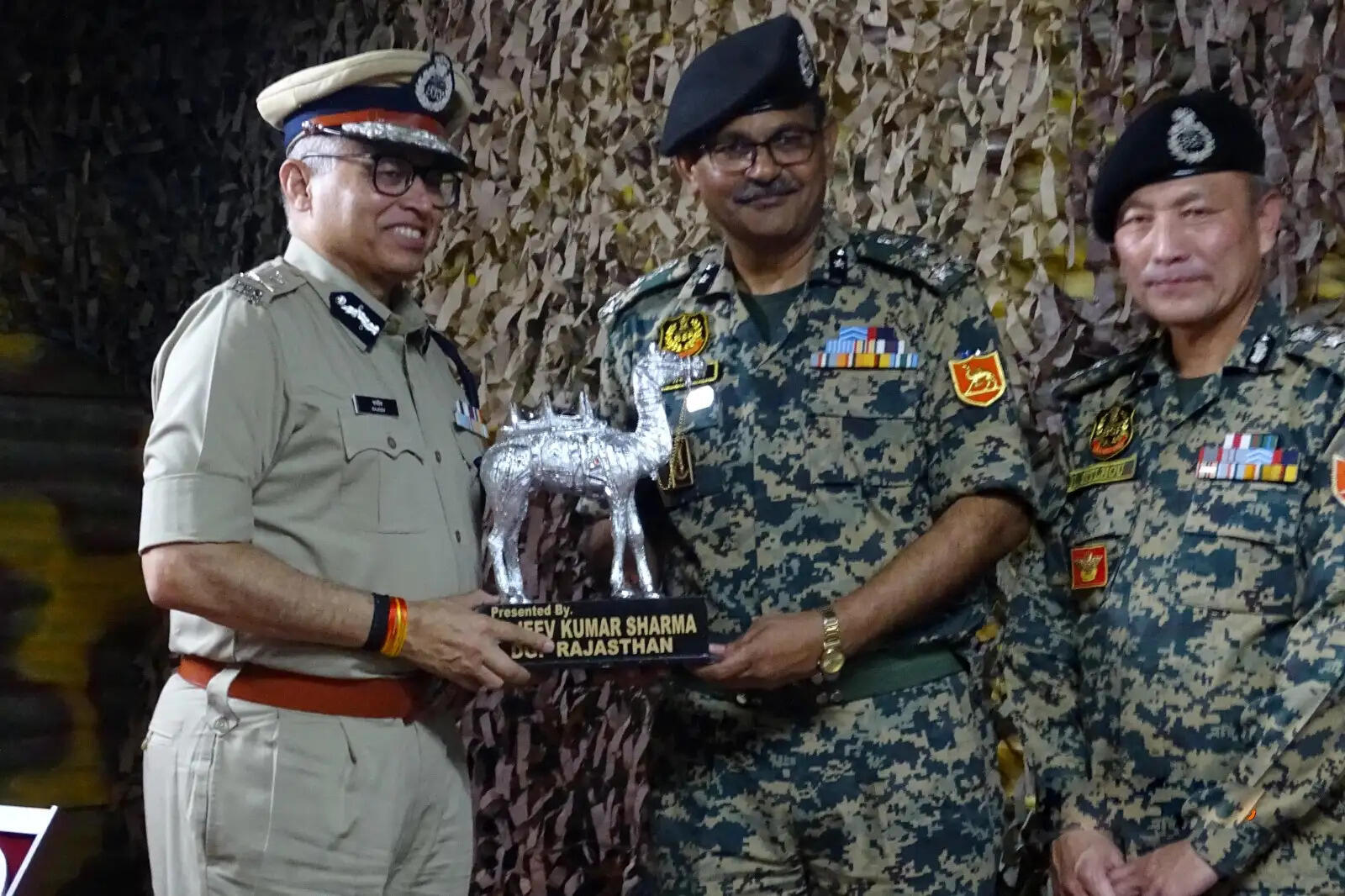 सीमा से पुलिस लाइन तक डीजीपी का दौरा: जवानों से संवाद से लेकर बच्चों की पढ़ाई तक परखी व्यवस्थाएं