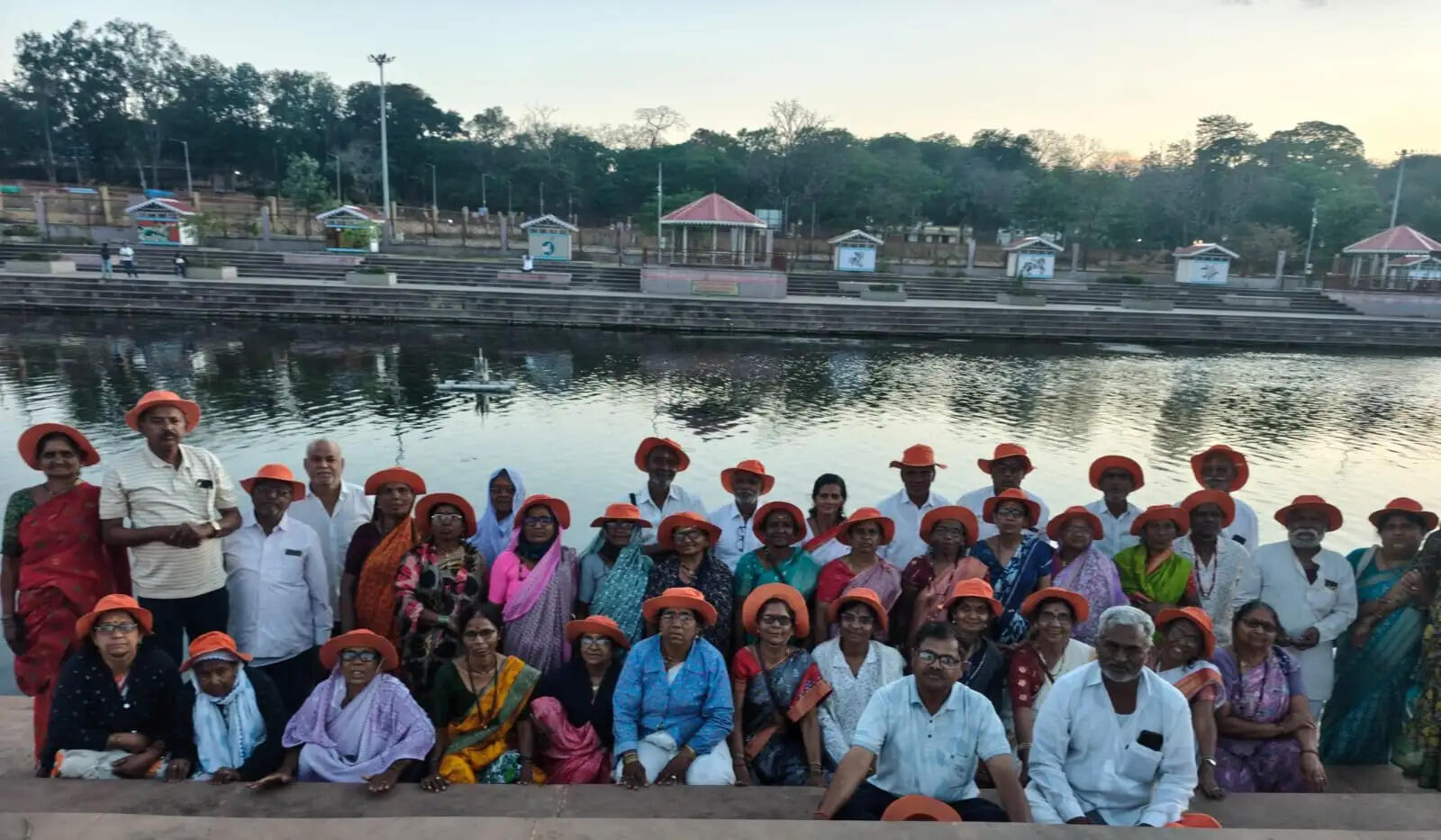 अनूपपुर: नर्मदा परिक्रमा करते अमरकंटक पहुंचा शिरडी का 40 सदस्यीय भक्त दल