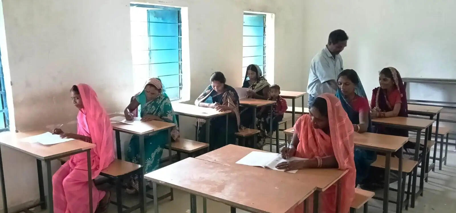 साक्षरता मूल्यांकन महापरीक्षा में जिले के सभी 6,984 शिक्षार्थी हुए शामिल
