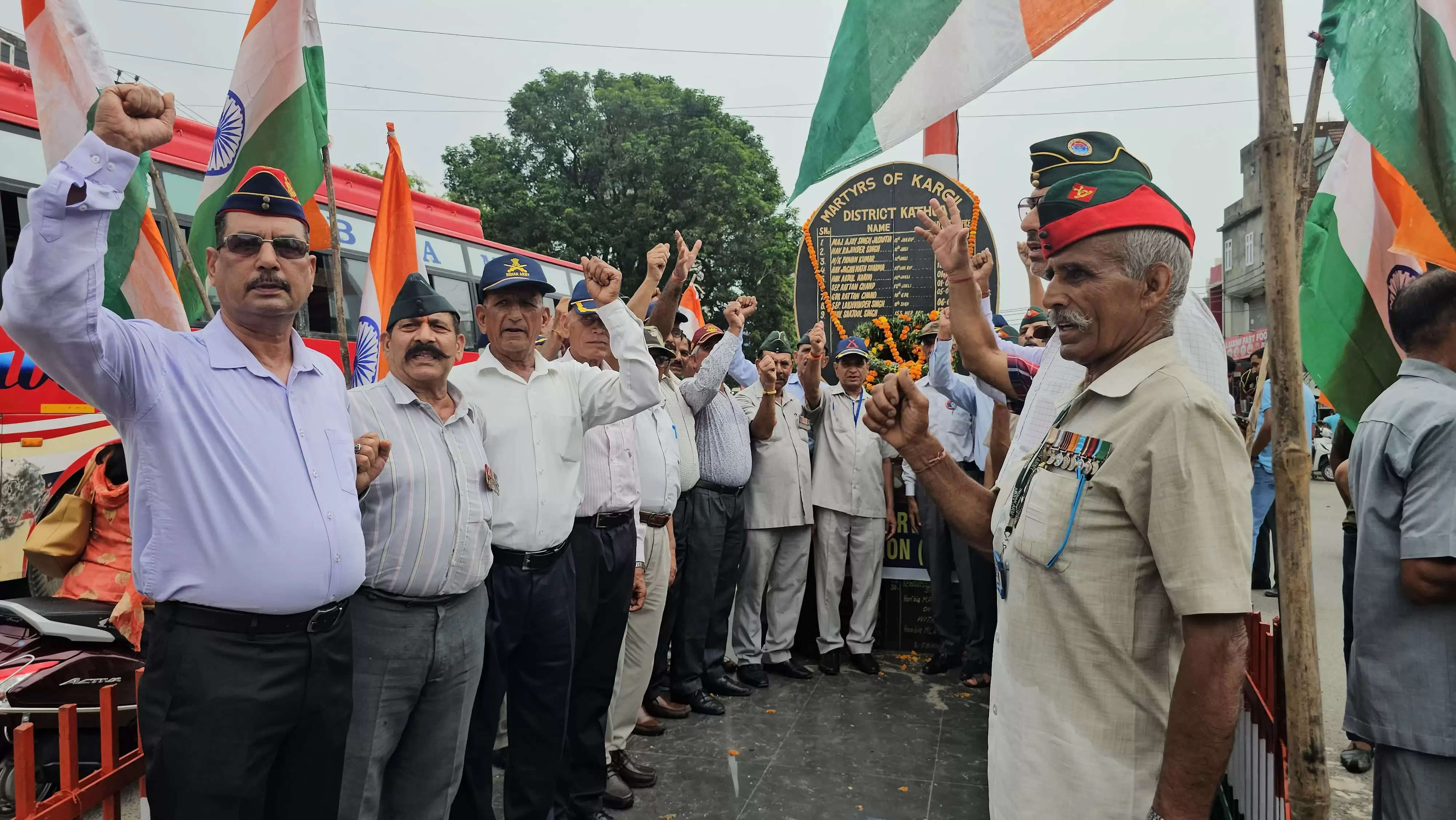 कारगिल विजय दिवस की 25वीं वर्षगांठ पर शहीदों को श्रद्धांजलि अर्पित की