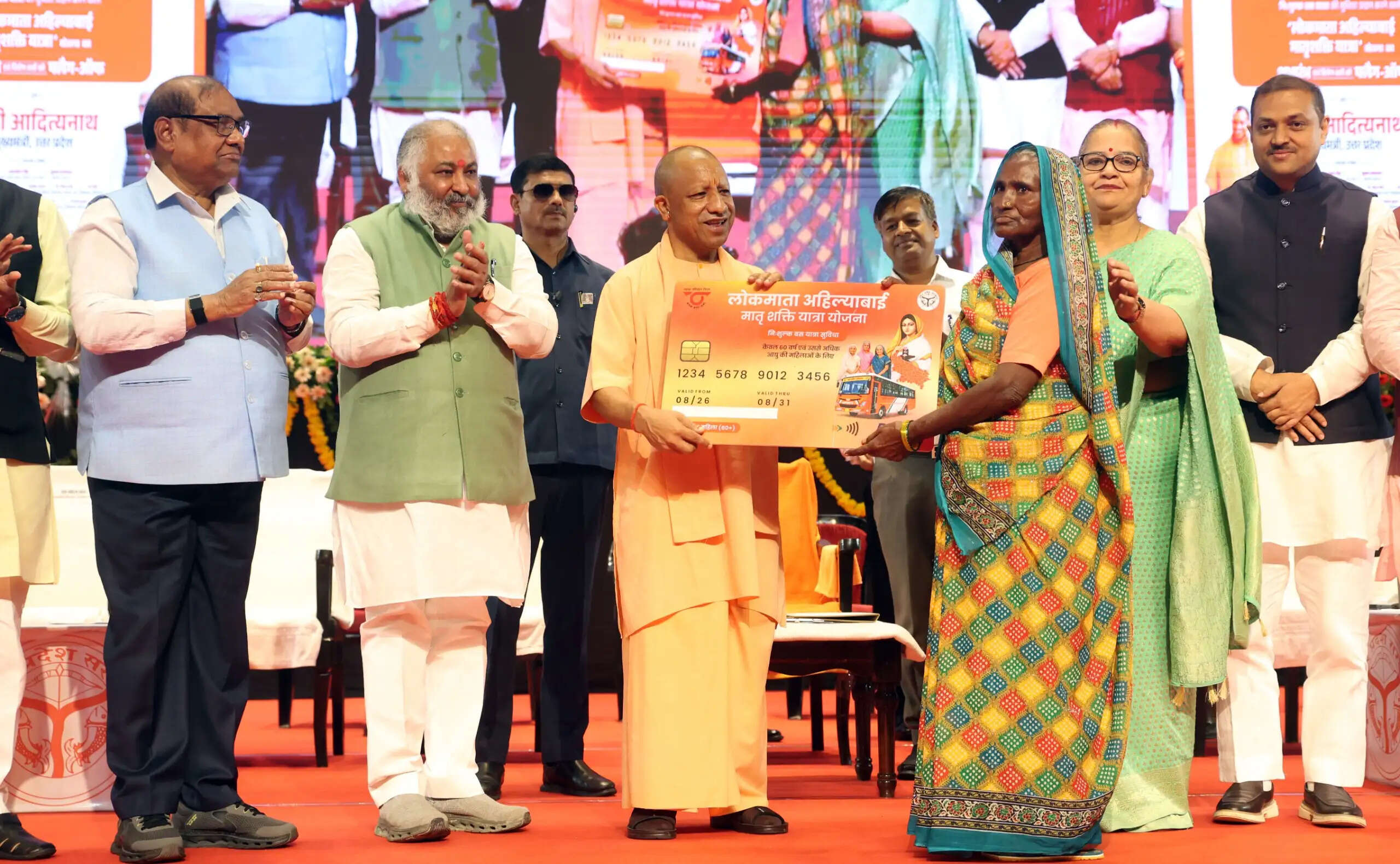 स्नातक में पढ़ने वाली 50 हजार बेटियों को अक्टूबर-नवंबर में दी जाएंगी स्कूटी : मुख्यमंत्री याेगी