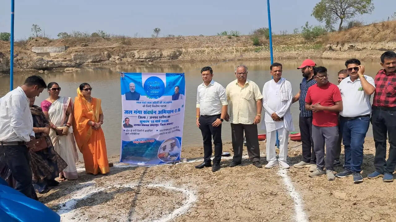 अमृत सरोवर में जल गंगा संवर्धन अभियान का शुभारंभ.