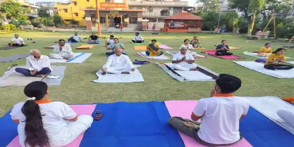 हरित योग कार्यक्रम :  योगाभ्यास के साथ फलदार पौधो का रोपण
