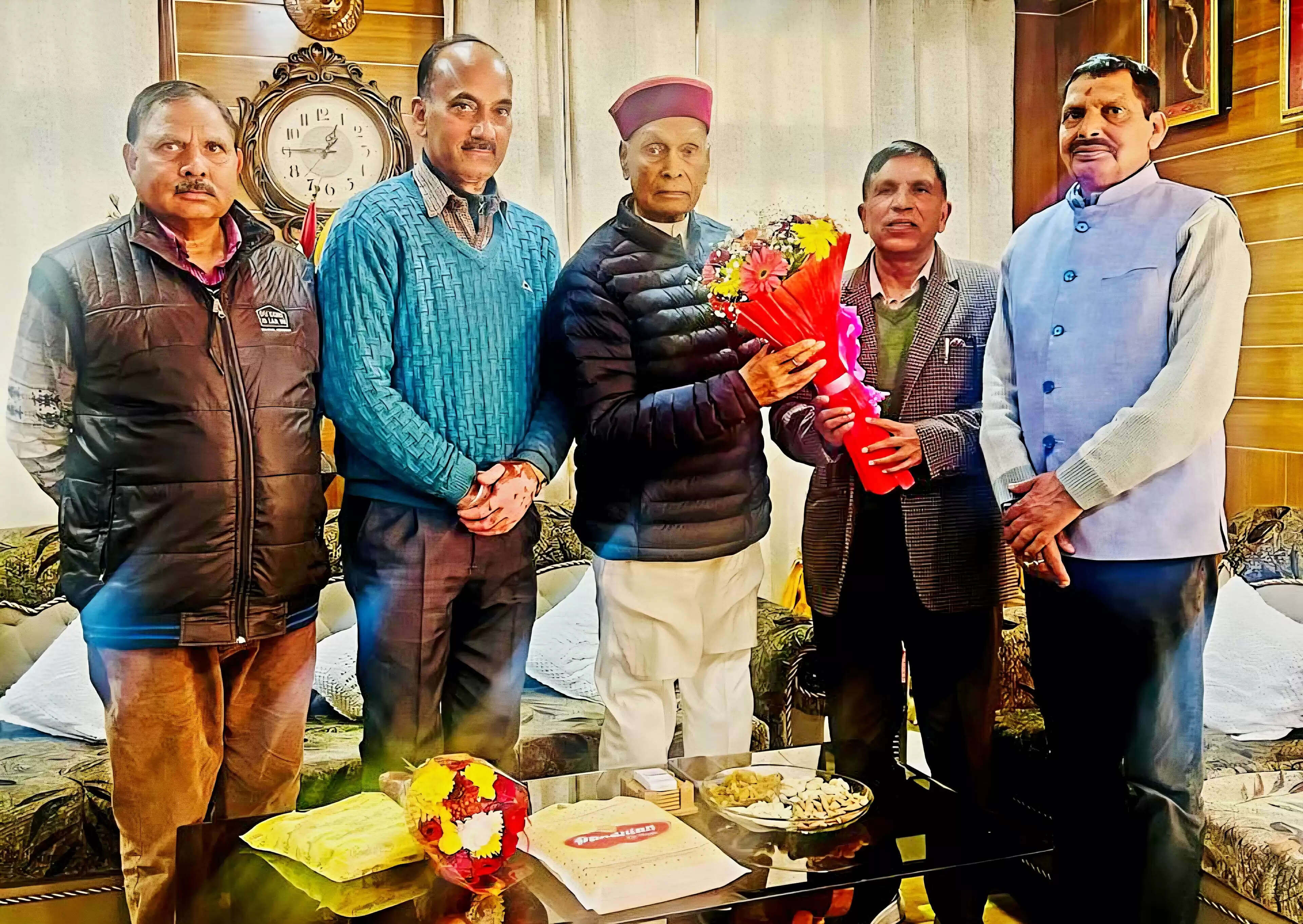 प्रोफेसर धूमल से मिले भाजपा प्रदेश व हमीरपुर जिला के शोध प्रकोष्ठ के नवनियुक्त संयोजक