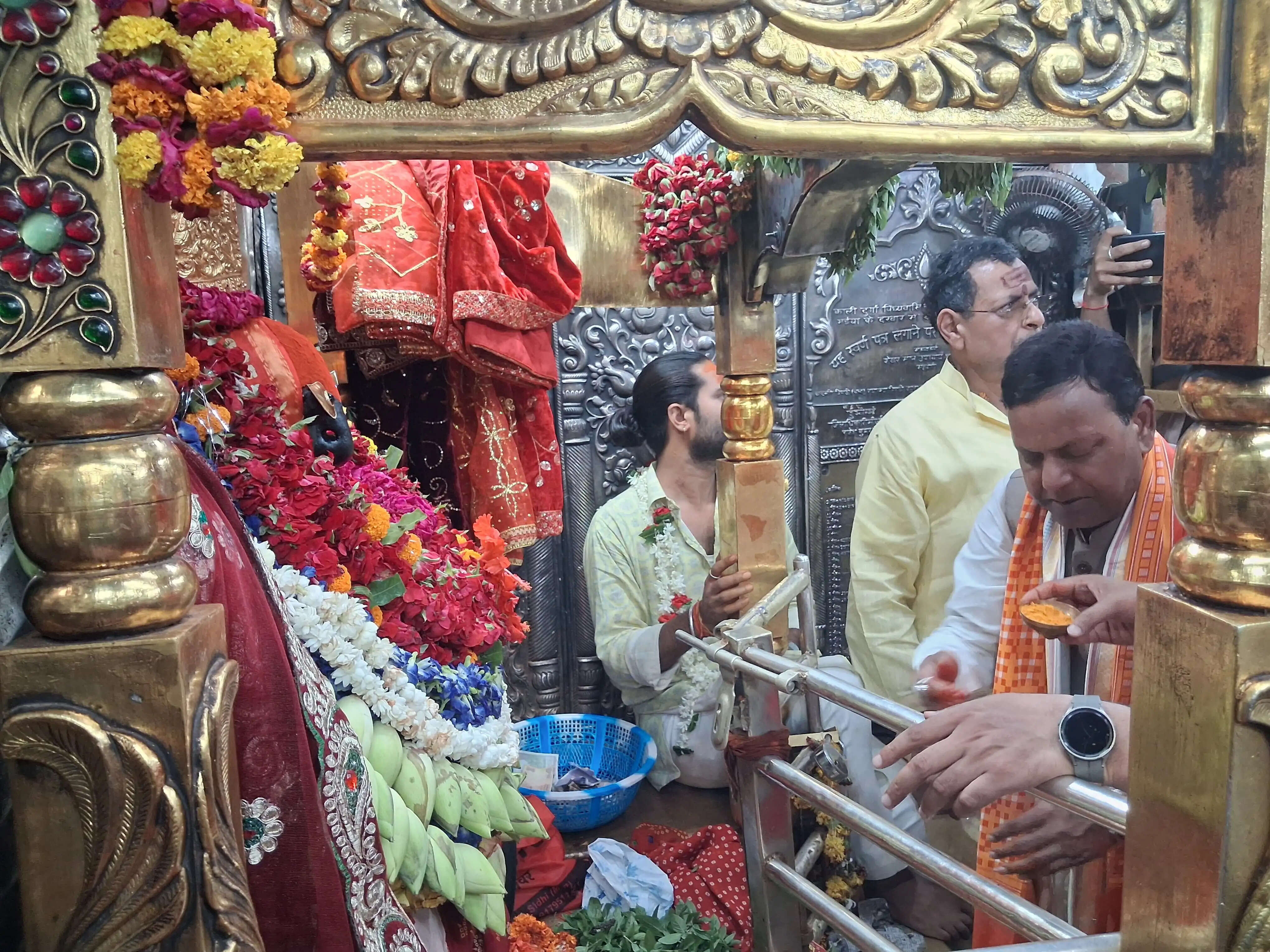 मां विंध्यवासिनी के दरबार पहुंचे भाजपा प्रदेश अध्यक्ष, बोले- 2027 में फिर बनेगी प्रचंड बहुमत की सरकार