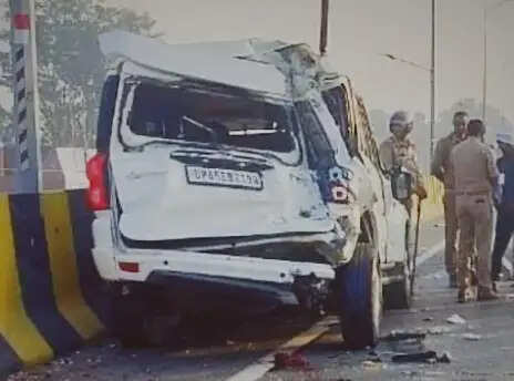 वाराणसी में स्कॉर्पियो को ट्रक ने मारी टक्कर, चार लोगों की मौत
