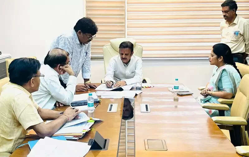 पी.के. गर्ल्स स्कूल रीवा के सांदीपनि विद्यालय में उन्नयन के कार्यों को प्राथमिकता से करें पूर्ण: उप मुख्यमंत्री शुक्ल