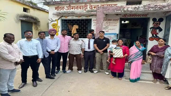 विदिशाः आईएएस कैडर के 10 सदस्यीय दल ने ग्रामों का भ्रमण कर देखी योजनाओं के क्रियान्वयन की स्थिति