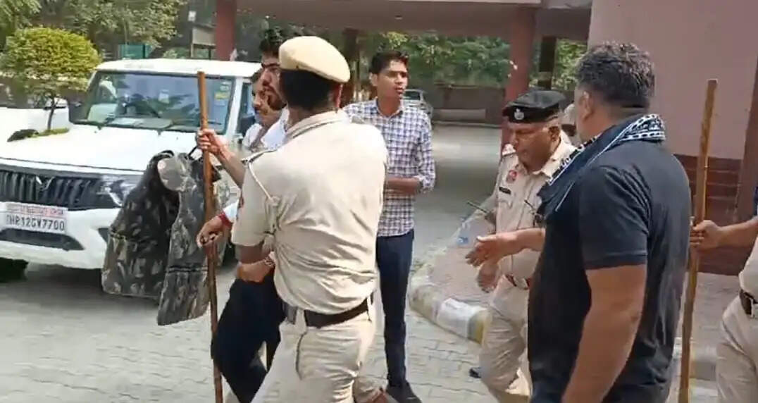 रोहतकः जिला परिषद की अध्यक्ष के खिलाफ आए अविश्वास पर नहीं हो सकी वोटिंग