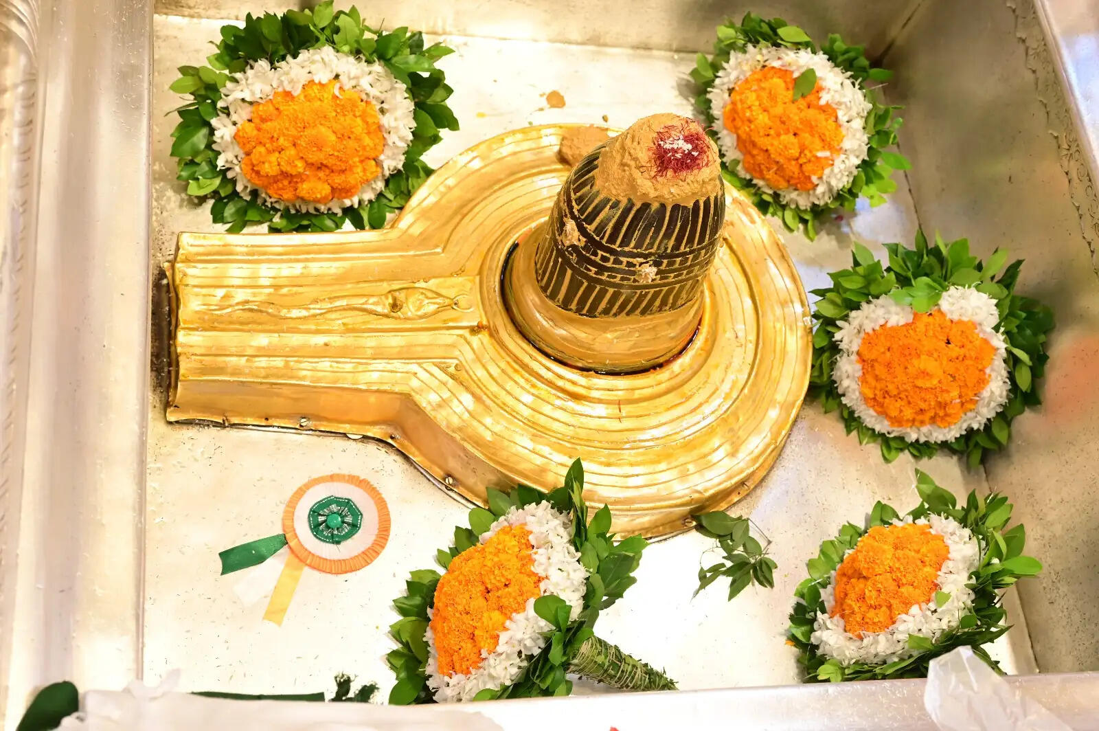 वाराणसी में आन-बान-शान से लहराया तिरंगा, बाबा विश्वनाथ का तिरंगा शृंगार ने मनमाेहा