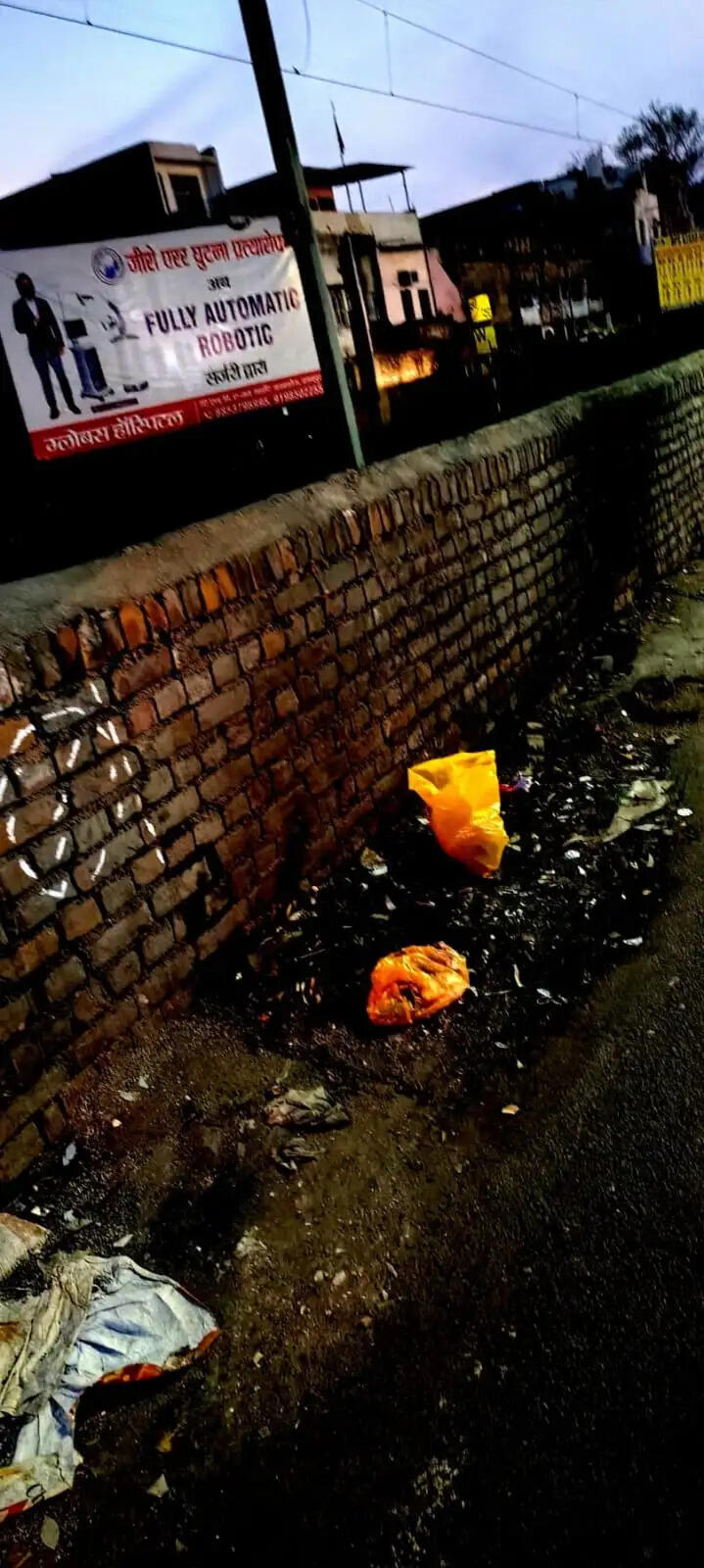 सफाई में लापरवाही पर कार्रवाई, तीन कर्मचारियों का कटा वेतन एवं सफाई निरीक्षक काे कारण बताओ नाेटिस