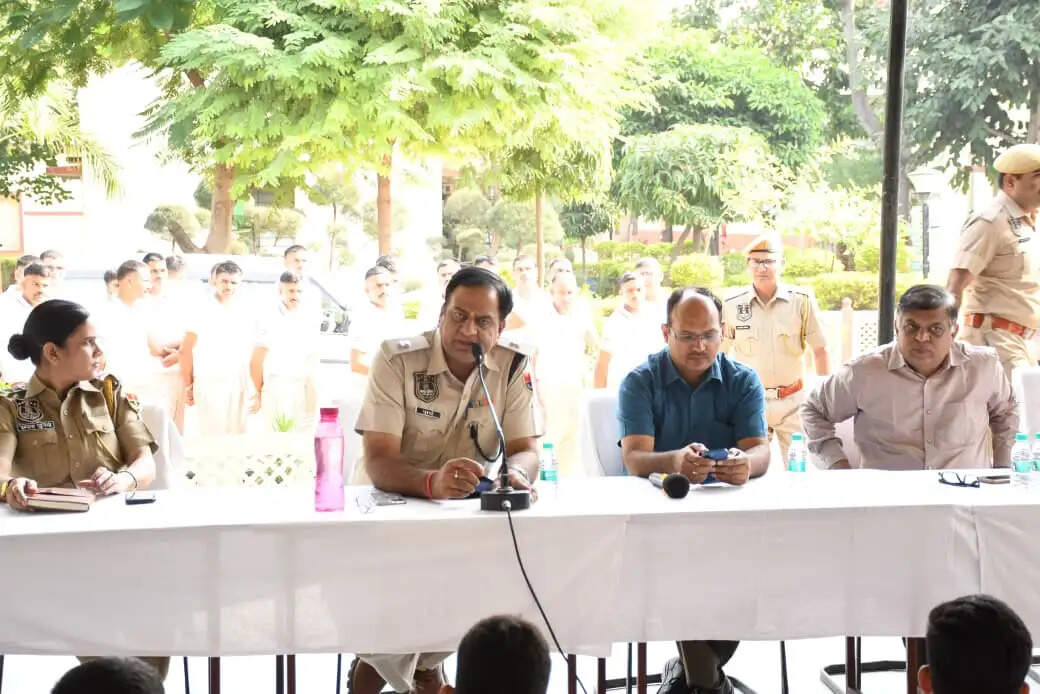 पुलिसकर्मियों के मानसिक स्वास्थ्य के लिए हर महीने लगेगा शिविर