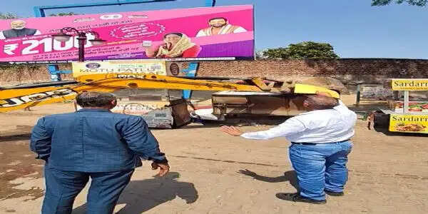 हिसार : पीएलए में मिनी चौपाटी सहित अनेक स्थानों पर चला पीला पंजा