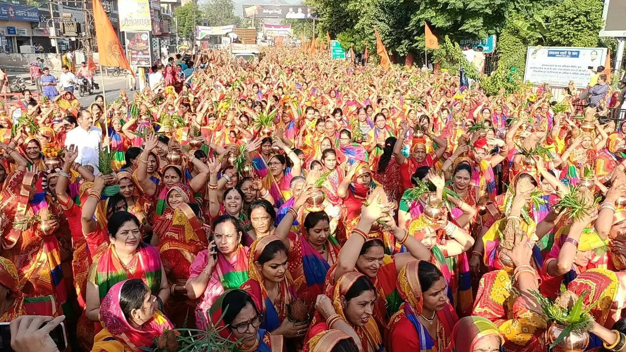 बागेश्वर धाम के पंडित धीरेंद्र शास्त्री शुक्रवार को आएंगे अलवर, आज हजारों महिलाओं ने निकाली कलश यात्रा