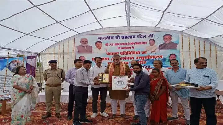 पंचायतों को आत्मनिर्भर बनाने के लिए कार्य करें पंच और सरपंचः मंत्री पटेल