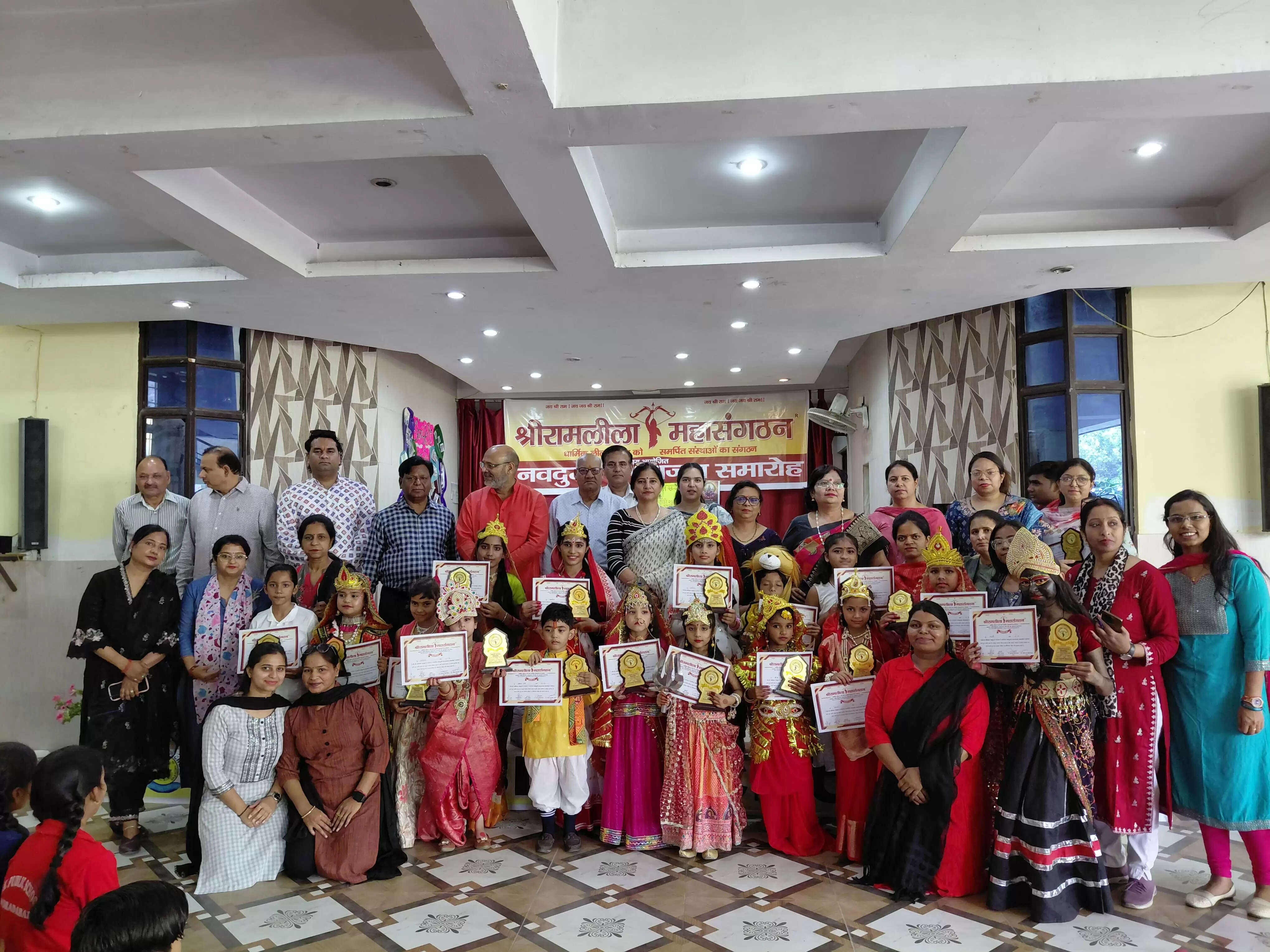 नवदुर्गा रूप सज्जा प्रतियोगिता में छात्र-छात्राओं ने बढ़-चढ़कर किया प्रतिभाग