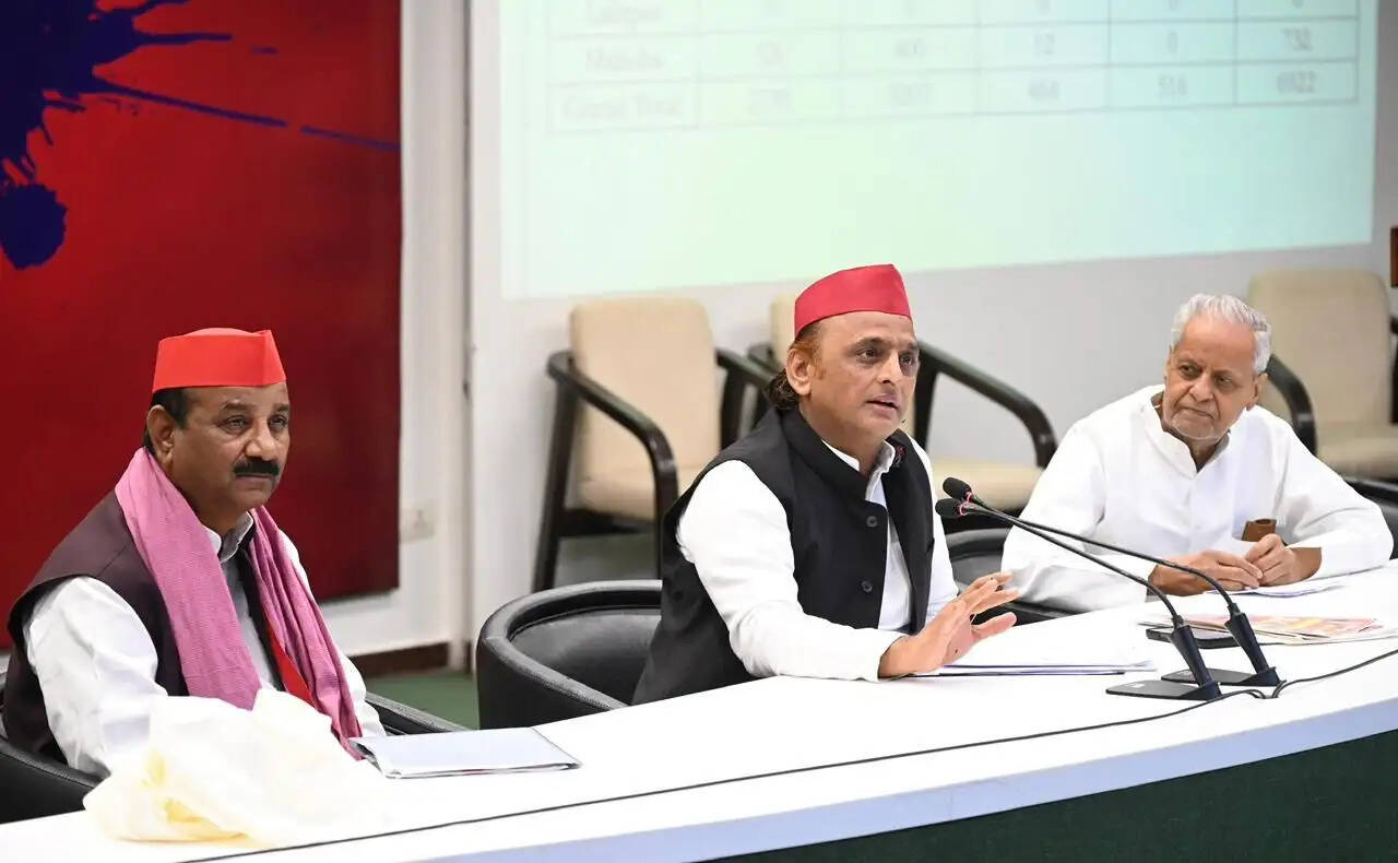 उप्र 2027 का विधानसभा चुनाव देश को बचाने का चुनाव : अखिलेश यादव