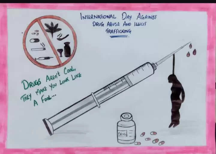 छात्रों ने पोस्टर बनाकर नशीली दवाओं के दुरूपयोग के प्रति किया जागरूक