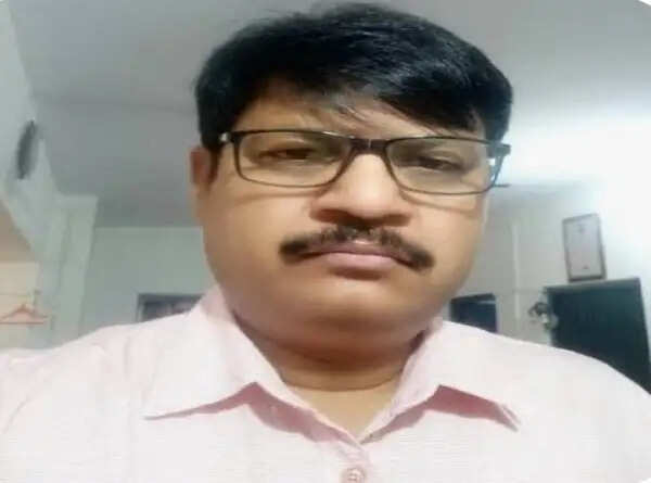 उत्तर प्रदेश सरकार ने पीसीएस अधिकारी हरीश चंद्र को किया सेवा से बर्खास्त