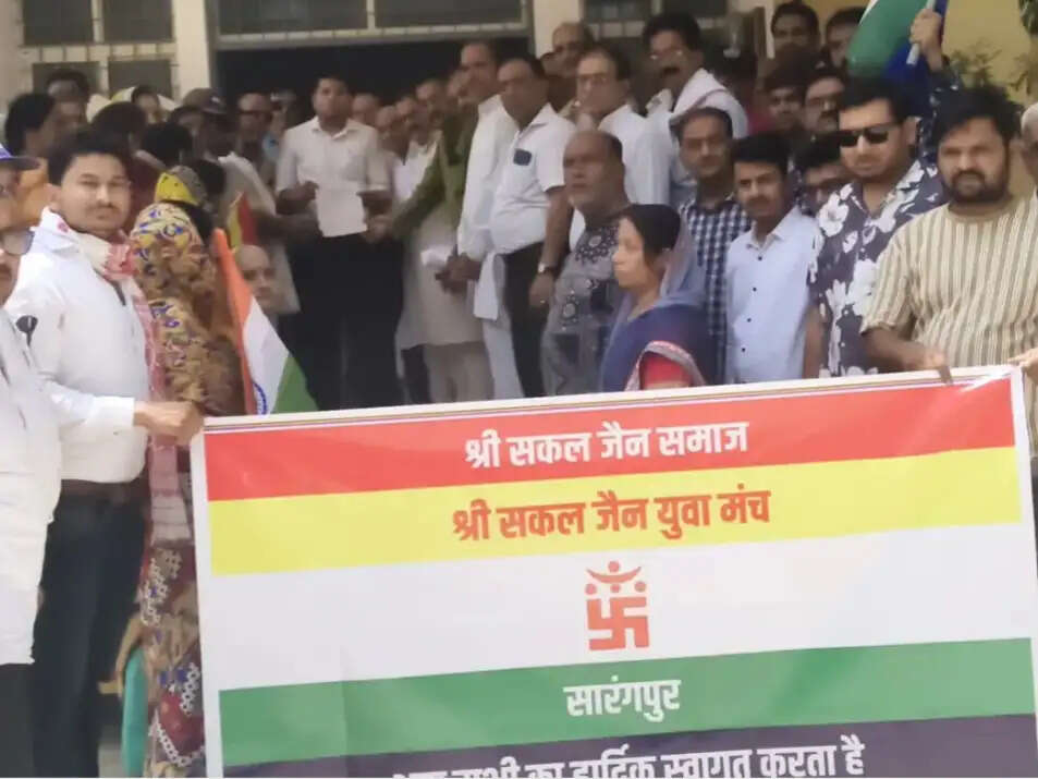 राजगढ़ः संत सुरक्षा व आर्थिका माताजी प्रकरण की निष्पक्ष जांच की मांग को लेकर जैन समाज ने निकाली मौन रैली