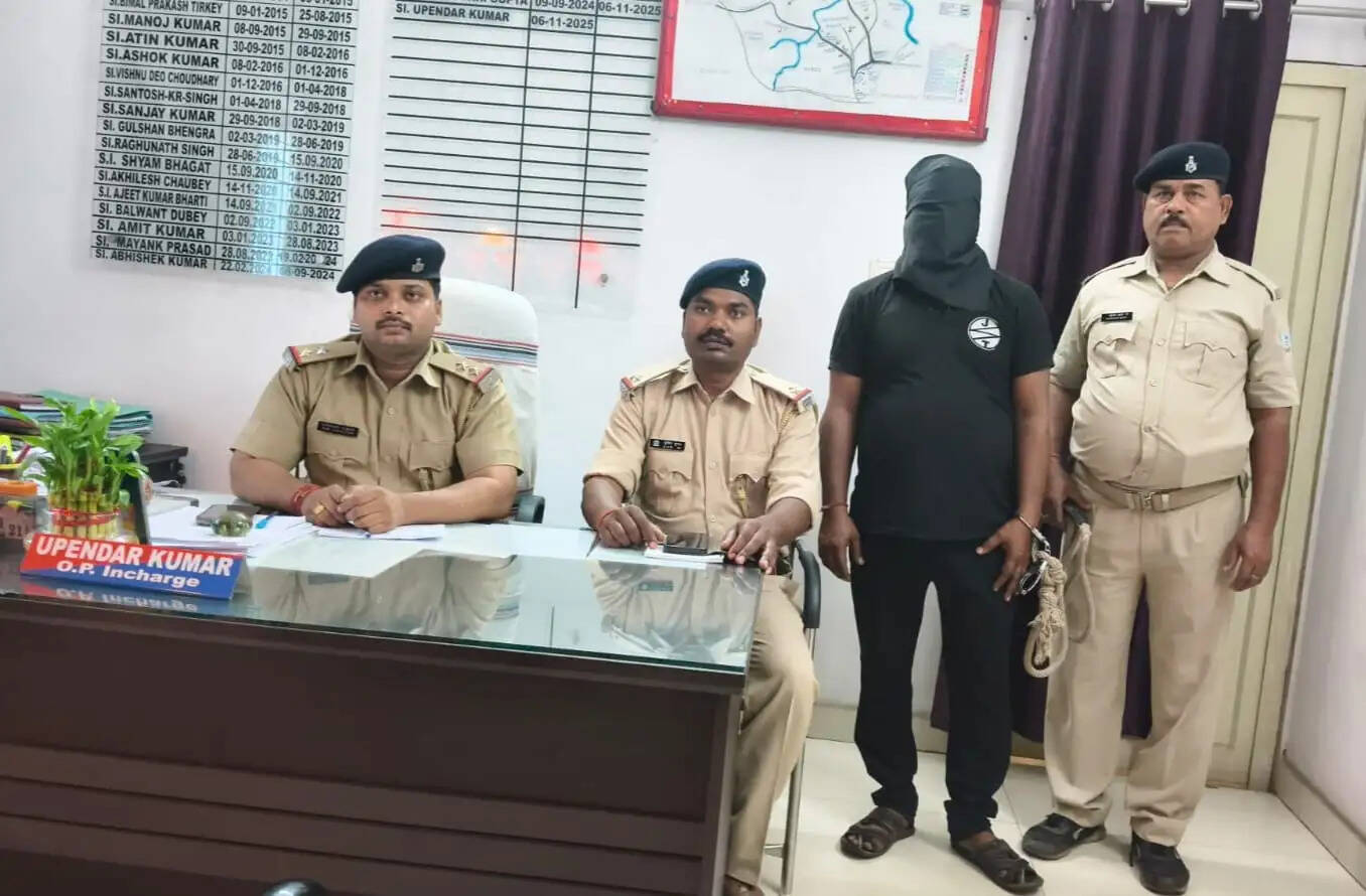 भुरकुंडा में पाइप चोरी करते हुए वाहन मालिक गिरफ्तार, ट्रक जब्त