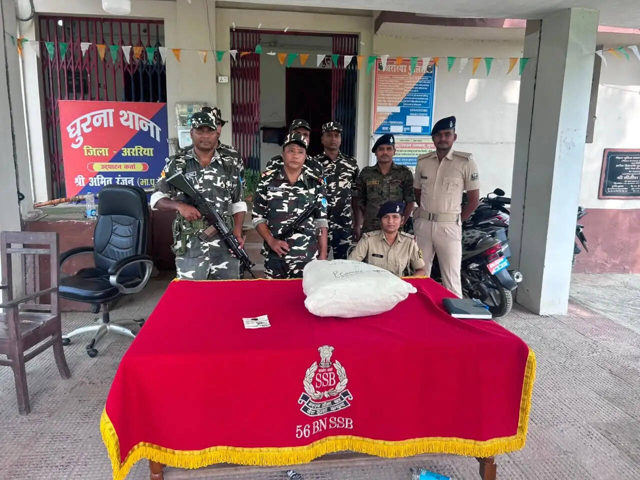 एसएसबी और घुरना पुलिस की संयुक्त कार्रवाई में 12 किलो गांजा बरामद