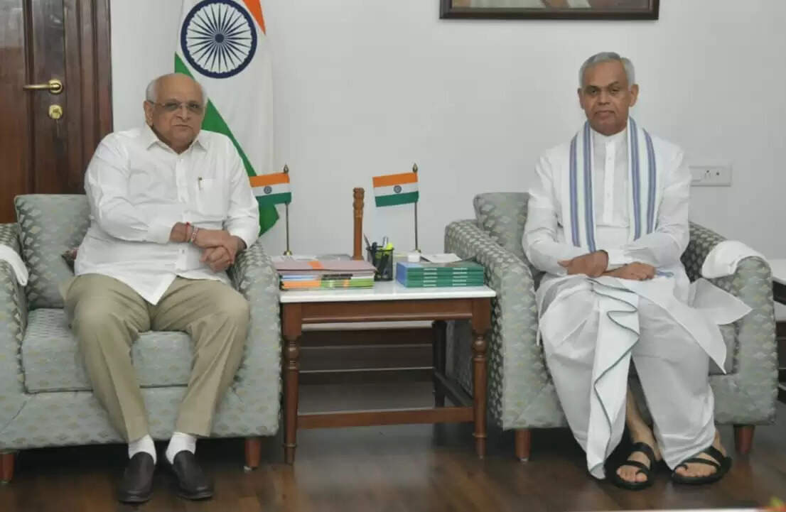 गुजरात में मंत्रिमंडल का शपथग्रहण समारोह शुरू, अब तक कई ने ली मंत्री पद की शपथ