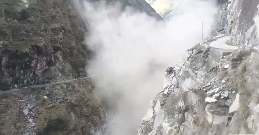 चम्बा के भरमौर में निर्माणाधीन पुल ध्वस्त, 2 साल से चल रहा था काम