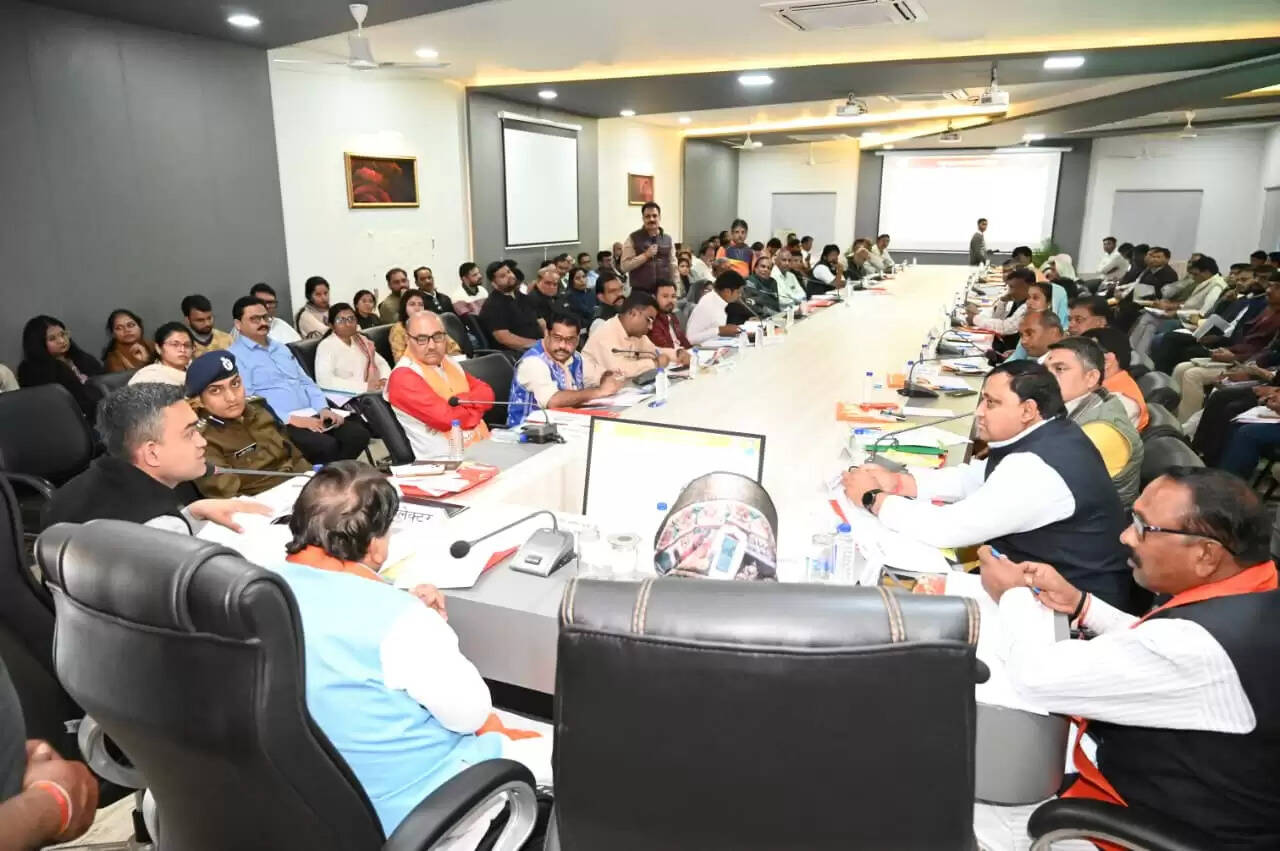 धारः प्रभारी मंत्री विजयवर्गीय अध्यक्षता में जिला विकास सलाहकार समिति की बैठक सम्पन्न