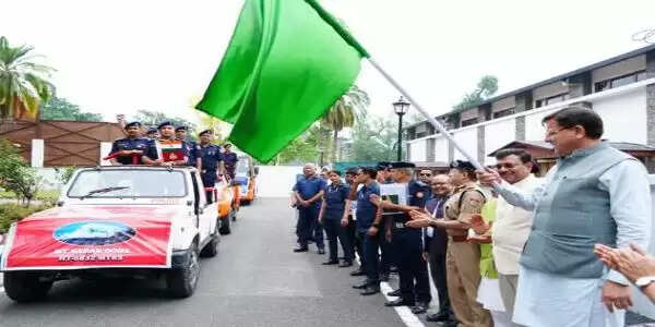 मुख्यमंत्री ने एनडीआरएफ के 'शौर्य' पर्वतारोहण अभियान को किया फ्लैग ऑफ