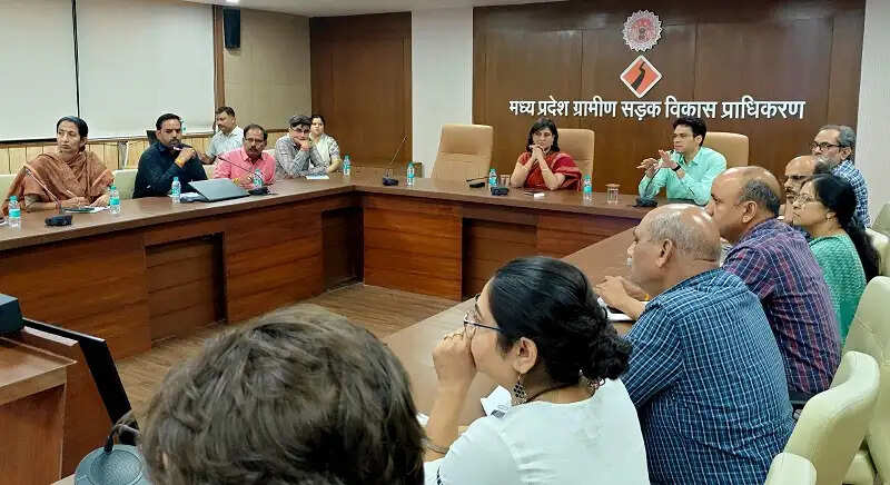 जल गंगा संवर्धन अभियान के लक्ष्यों का समयबद्ध क्रियान्वयन करें सुनिश्चित: दीपाली रस्तोगी