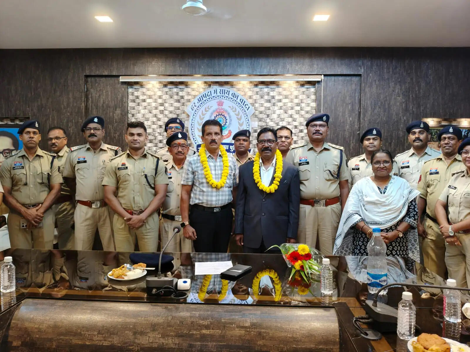 जांजगीर-चांपा पुलिस विभाग में दो एएसआई को दी गई भावभीनी विदाई, सेवा पूर्ण कर हुए सेवानिवृत्त