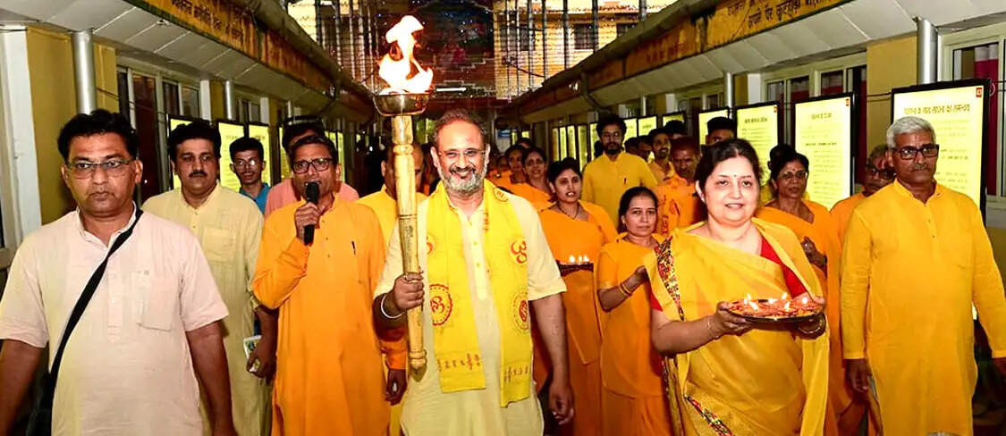 शांतिकुंज में गायत्री जयंती महापर्व से पूर्व निकाली गयी दीप रैली