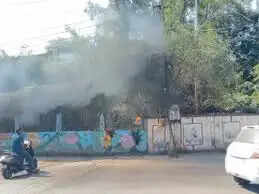 इंदौर के पुराने पुलिस कंट्रोल रूम परिसर&nbsp;में ट्रांसफॉर्मर शॉर्ट सर्किट से लगी&nbsp;आग, मची अफरा-तफरी