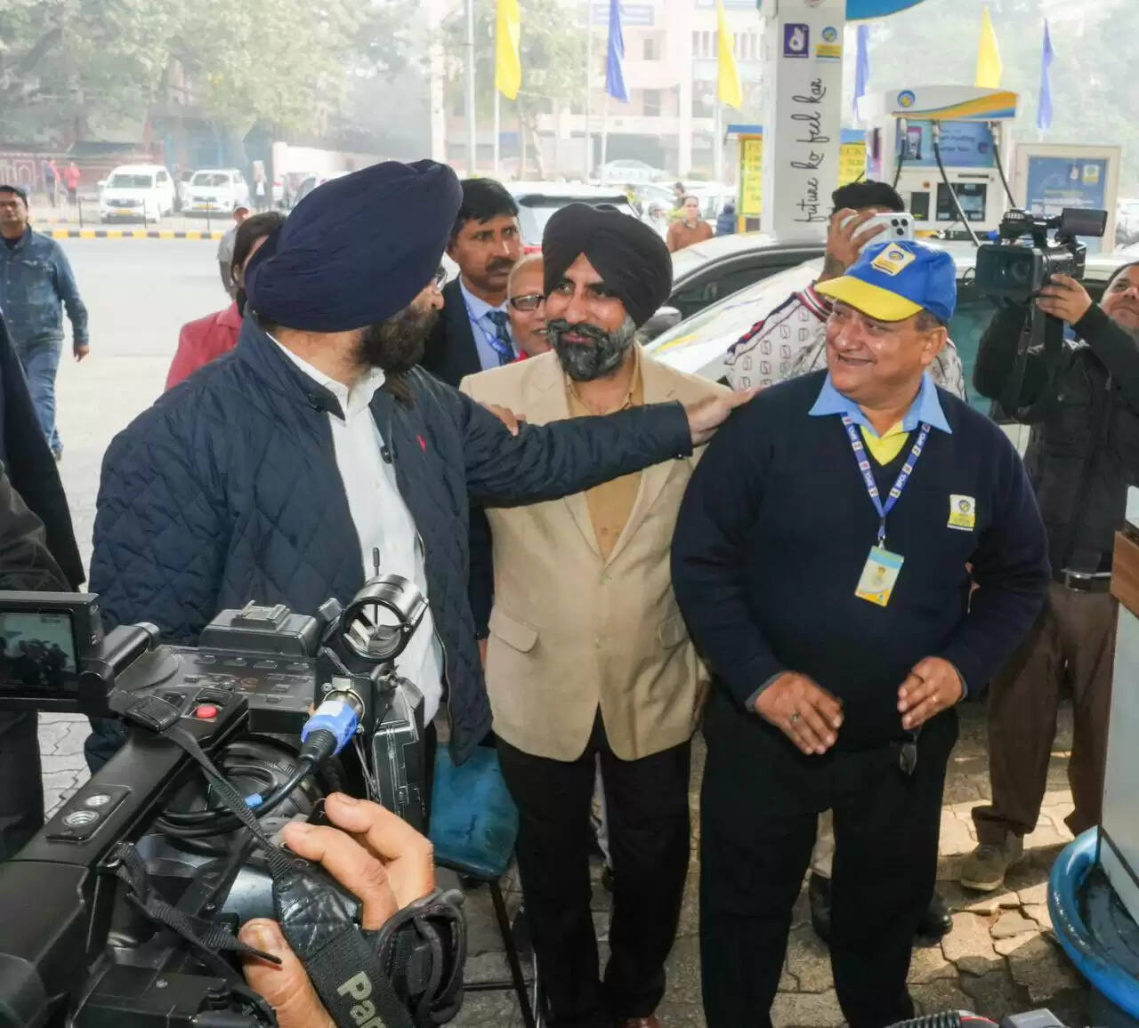 सिरसा ने दिल्ली के कई पेट्रोल पंपों का किया निरीक्षण, बोले- बिना पीयूसीसी नहीं मिलेगा ईंधन