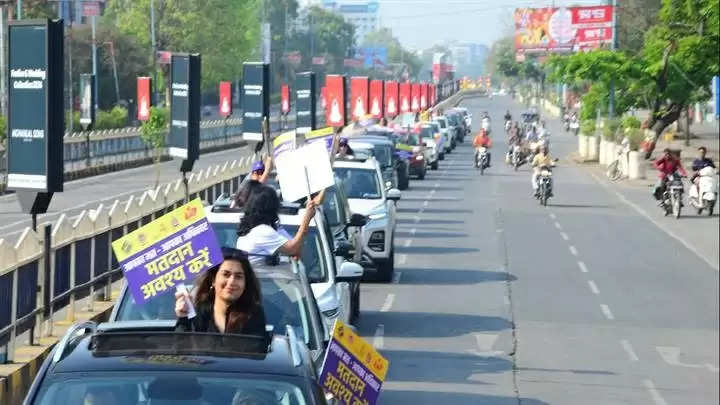 इंदौरः मतदाता जागरूकता के लिए हुआ वोटिंग ड्राइव कार रैली का आयोजन