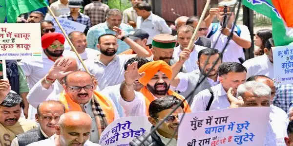 राम मंदिर चढ़ावा चोरी मामले पर कांग्रेस का प्रदर्शन, भाजपा पर लगाए गंभीर आरोप