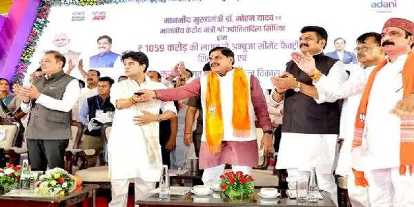 उद्योग खुलने से युवाओं को रोजगार के लिए नहीं जाना पड़ेगा बाहर : ज्योतिरादित्य सिंधिया
