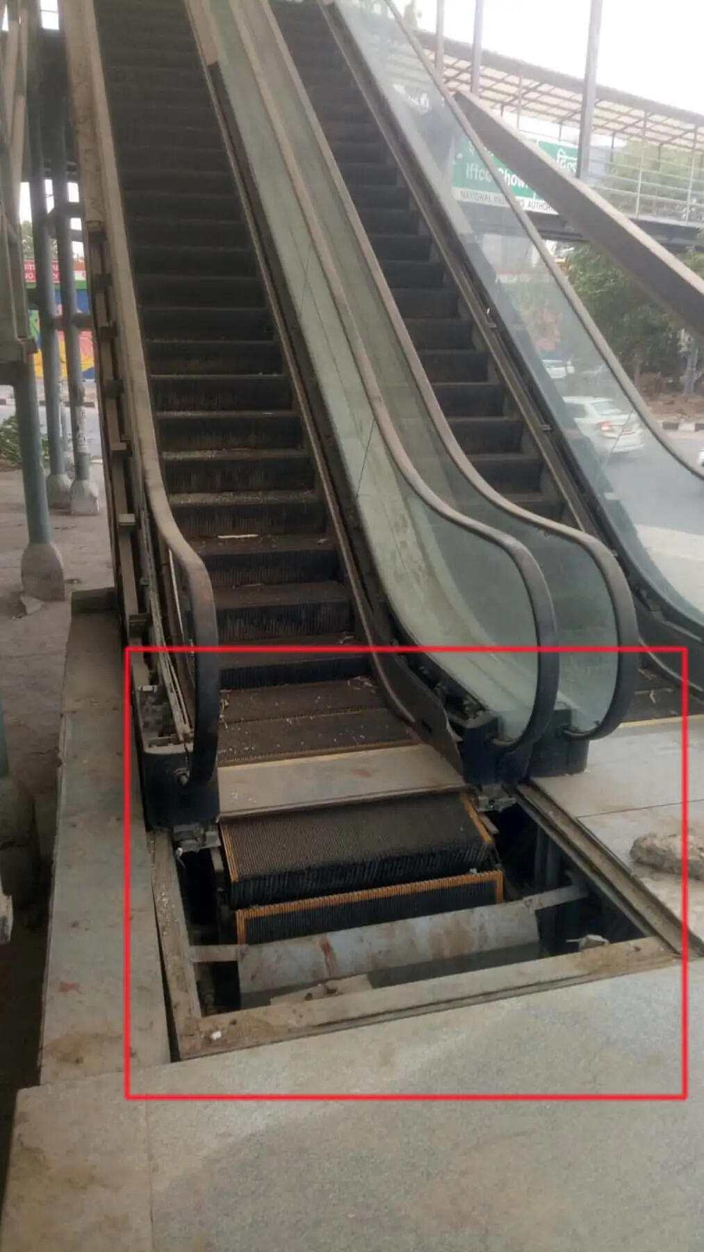 गुरुग्राम: एनएच-48 पर लगे एस्केलेटर कभी नहीं चले, सामान हो रहा चोरी