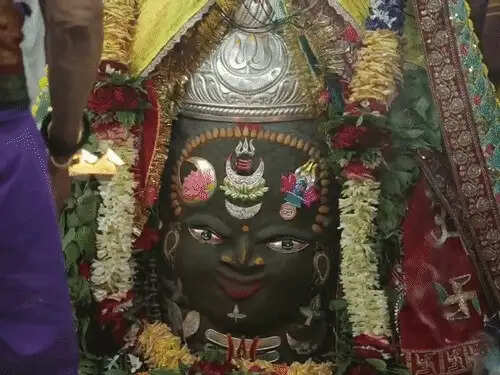 उज्जैन में महाकाल&nbsp;का भांग-चंदन और रजत आभूषणों से हुआ शृंगार, राजा स्वरूप में सजे