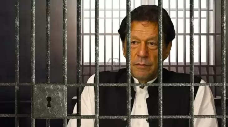 भारत से तनाव बढ़ने के बीच पीटीआई ने जेल में बंद अपने नेता इमरान खान को रिहा करने की मांग उठाई