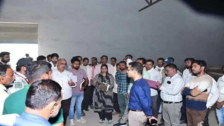 हरदाः कलेक्टर ने जिला अस्पताल का किया निरीक्षण, अव्यवस्थाएं पाये जाने पर जताई नाराजगी