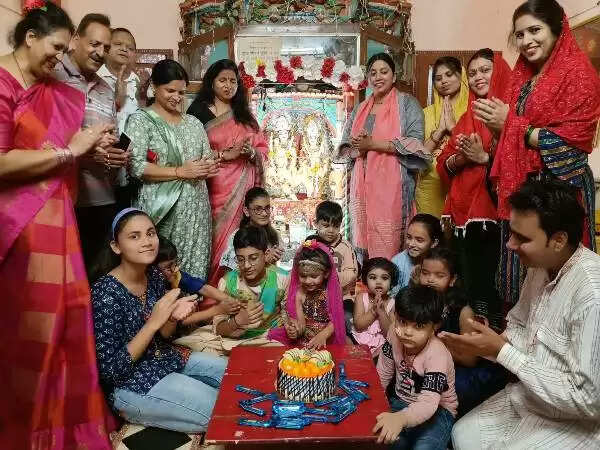 कहीं केट काटकर तो कहीं अभिषेक कर मनाया गया राधा रानी का जन्मोत्सव