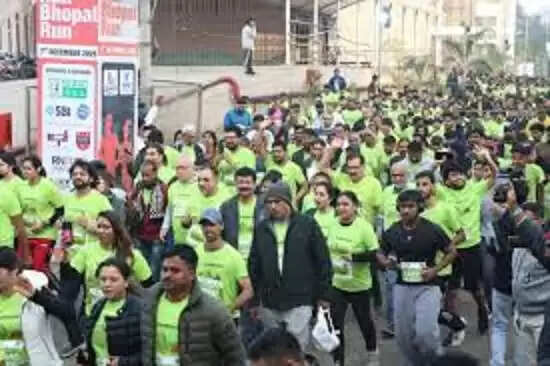 जागरूक करने दौड़ा भोपाल, 'रन भोपाल रन' में हजारों लोग हुए शामिल, स्वास्थ्य और स्वच्छता का लिया संकल्प