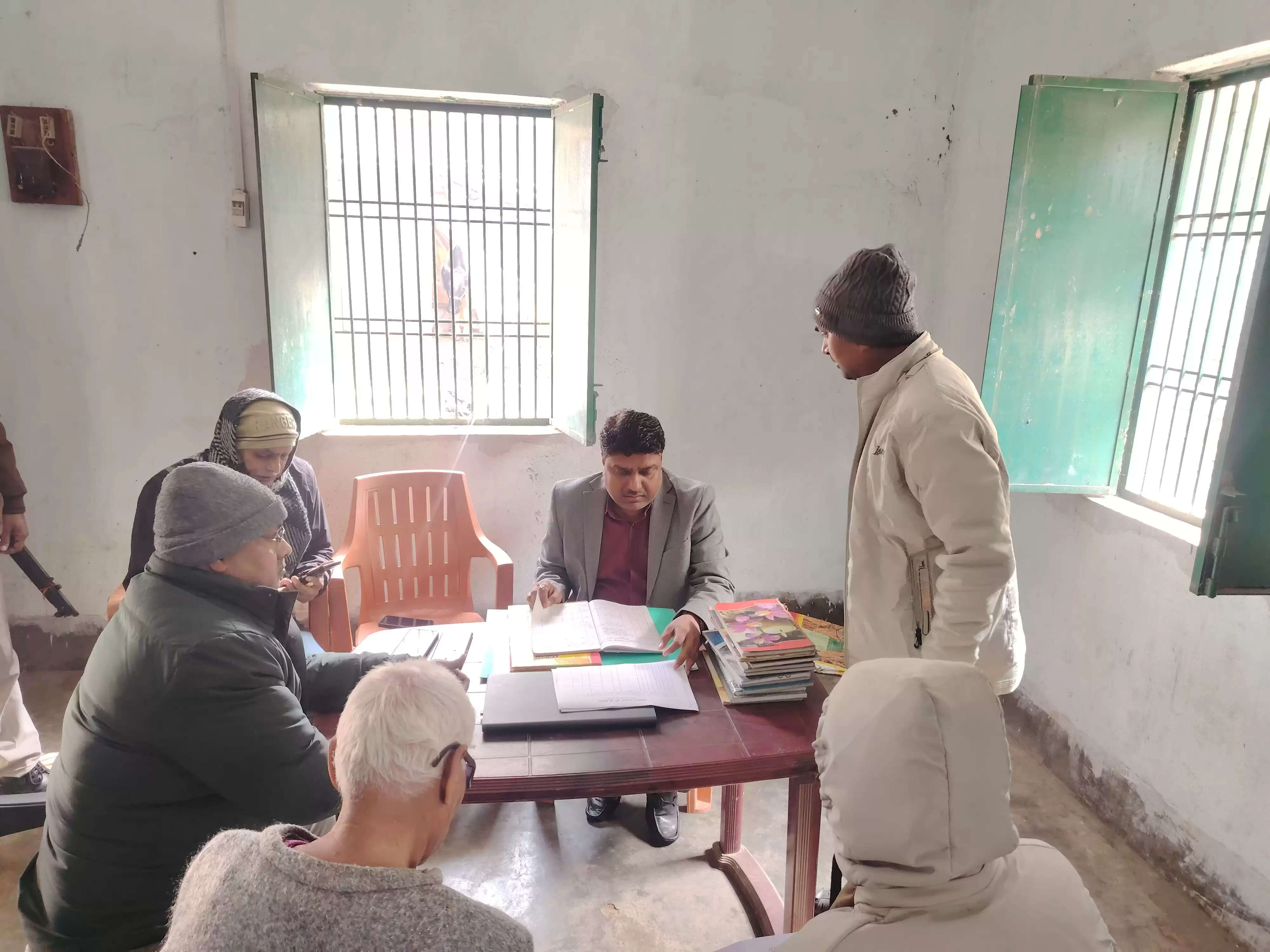 एसडीएम ने किया भूमि अभिलेखों की समीक्षा