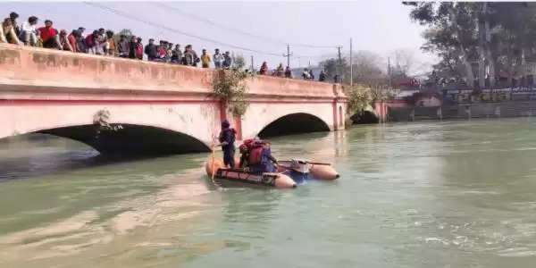 हरिद्वार आ रहे यात्रियों की कार गंग नहर में गिरी